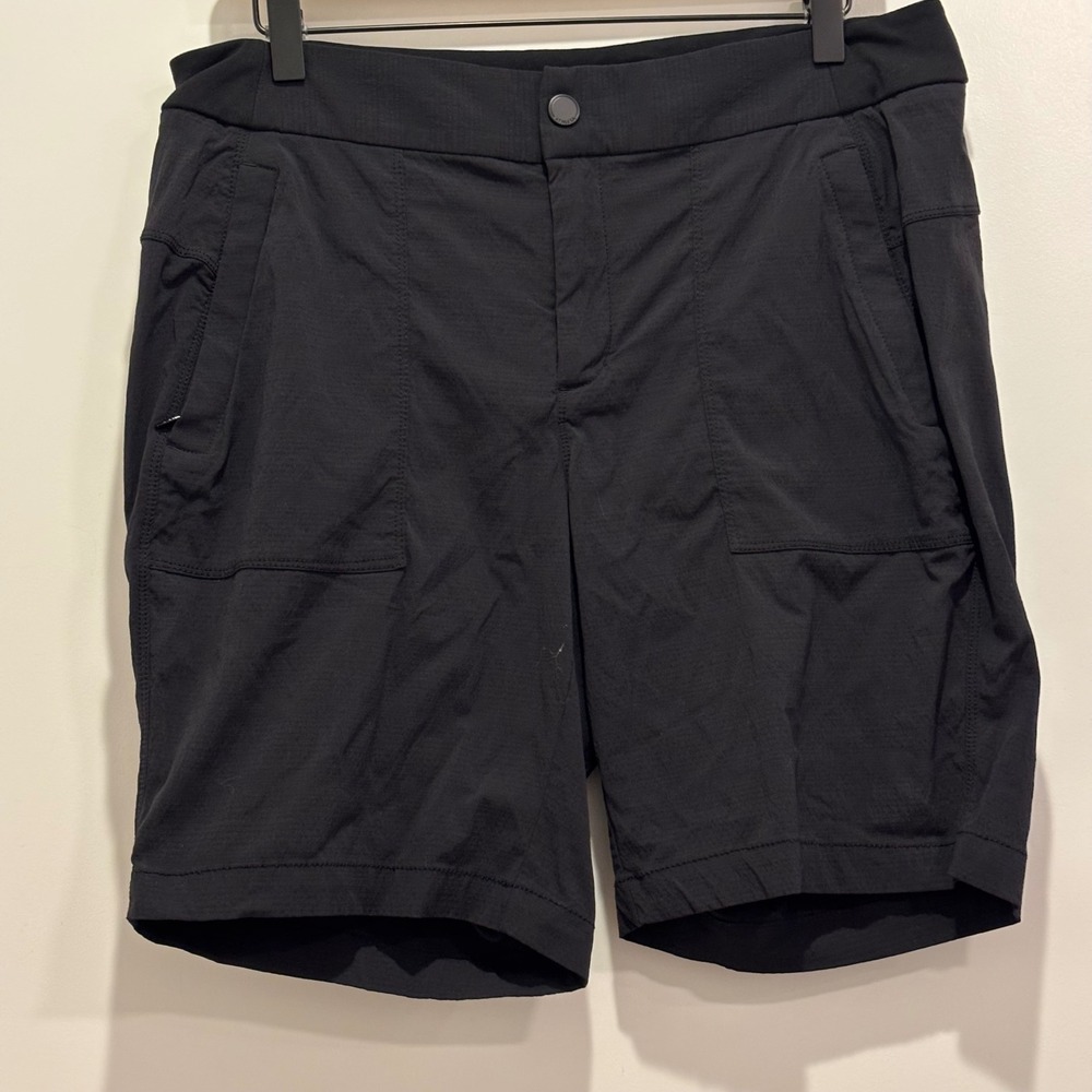 Athleta Trekkie North Shorts Black Size 12 Hiking Outdoor Travel Activewear